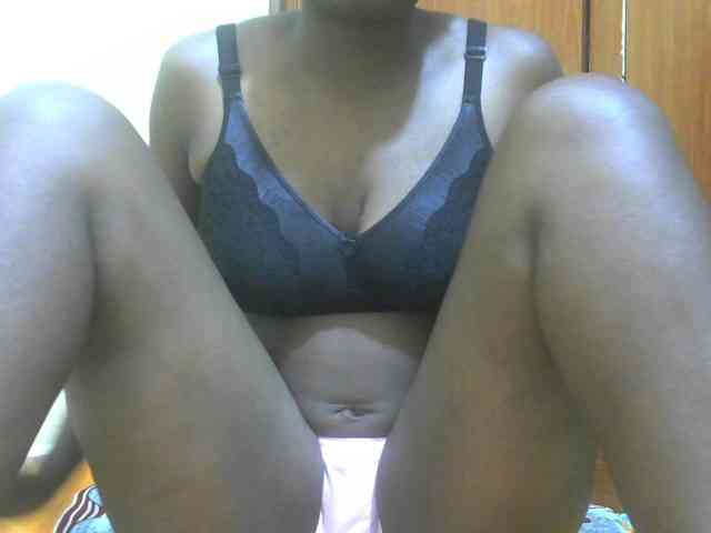 Prettybooty1 webcam