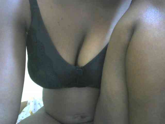 Prettybooty1 webcam