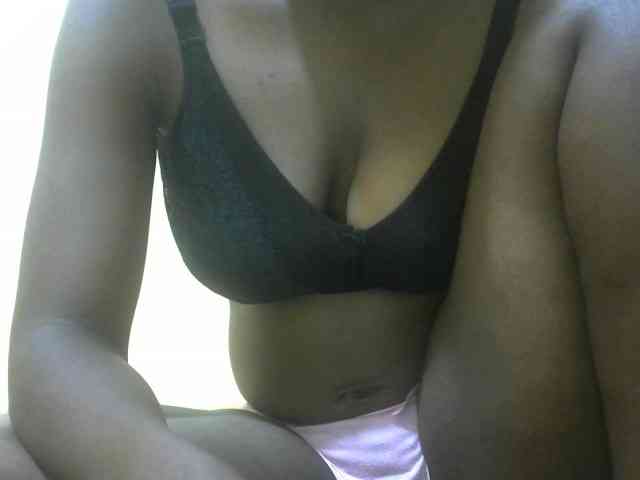 Prettybooty1 webcam