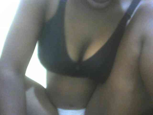 Prettybooty1 webcam
