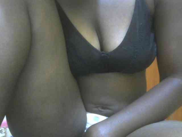 Prettybooty1 webcam