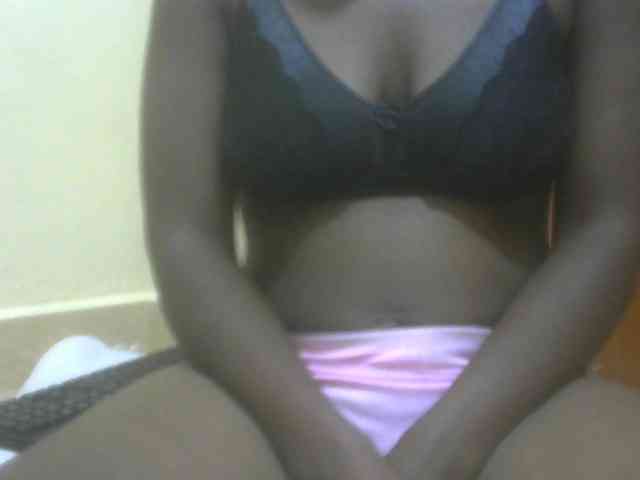 Prettybooty1 webcam