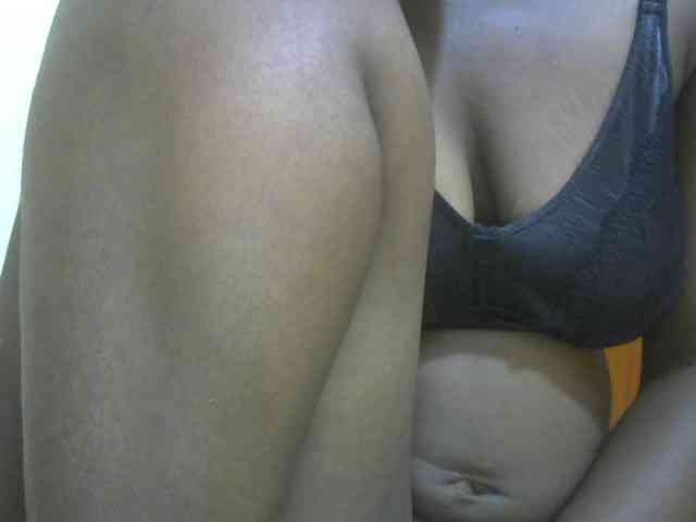 Prettybooty1 webcam