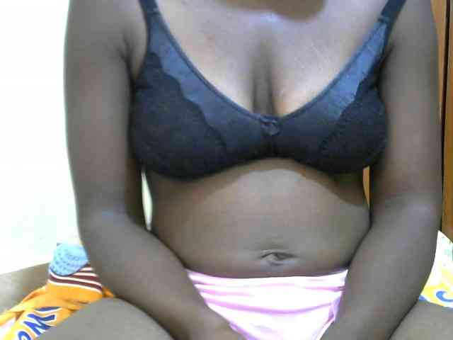 Prettybooty1 webcam
