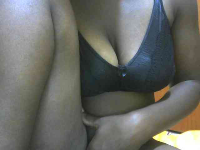 Prettybooty1 webcam
