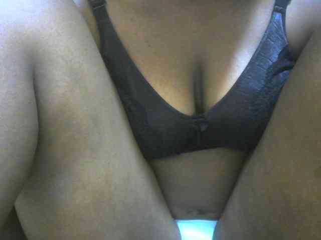 Prettybooty1 webcam