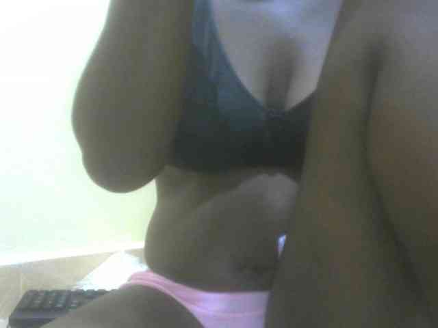 Prettybooty1 webcam
