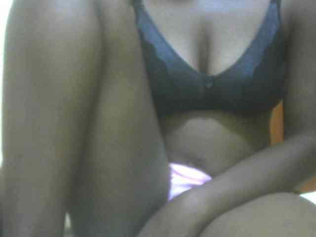 Prettybooty1 webcam