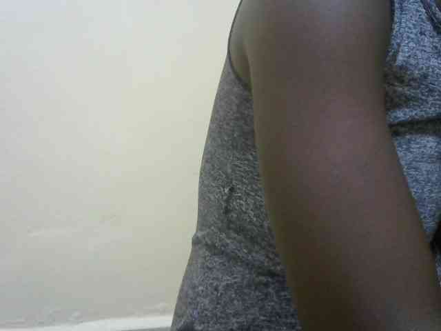 Prettybooty1 webcam