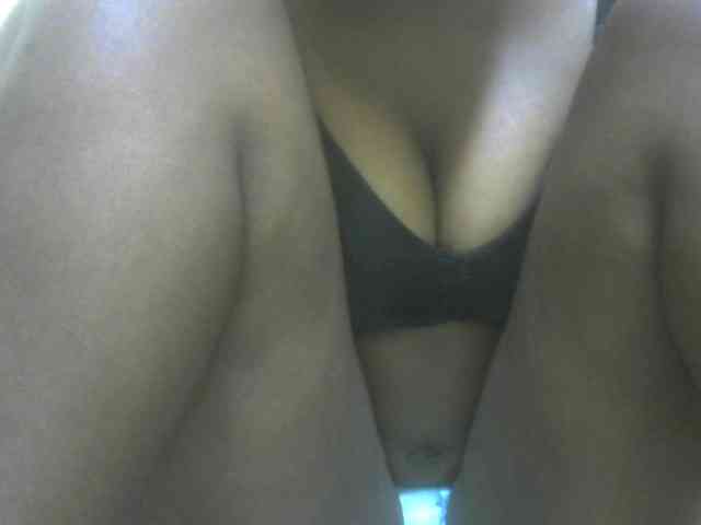 Prettybooty1 webcam