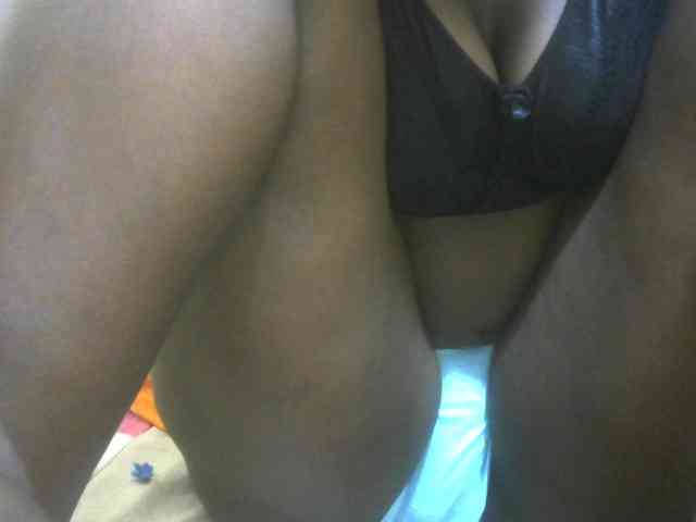 Prettybooty1 webcam