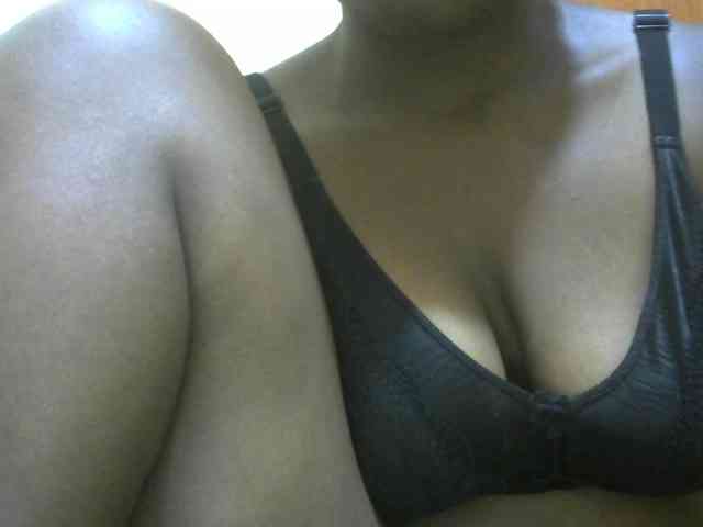 Prettybooty1 webcam