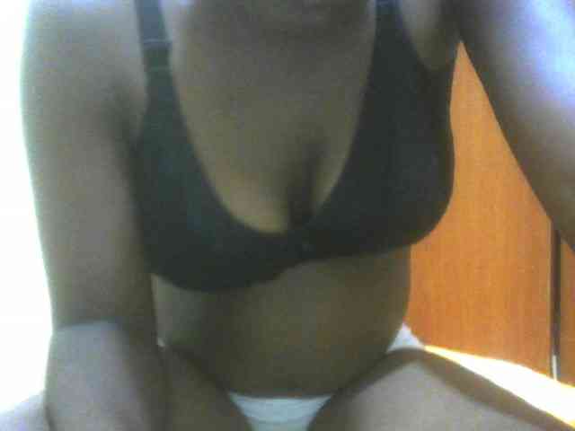 Prettybooty1 webcam