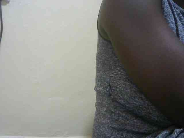 Prettybooty1 webcam