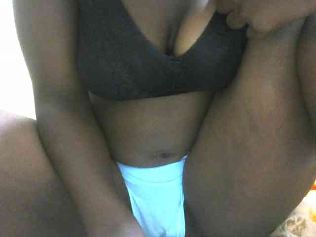 Prettybooty1 webcam
