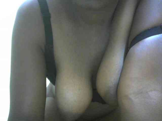 Prettybooty1 webcam