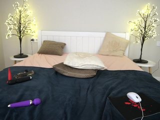 LunaLicks Porn Show