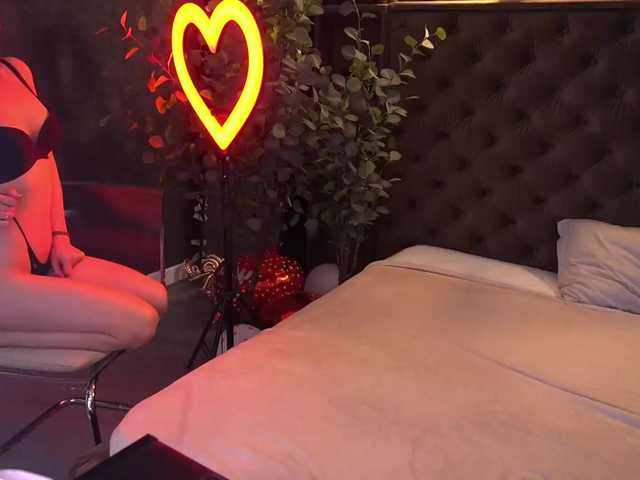 LunaLicks's BongaCams show and profile