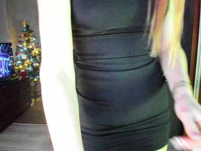 LunaLicks's BongaCams show and profile