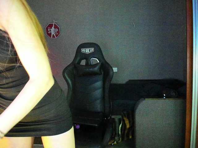 LunaLicks's BongaCams show and profile