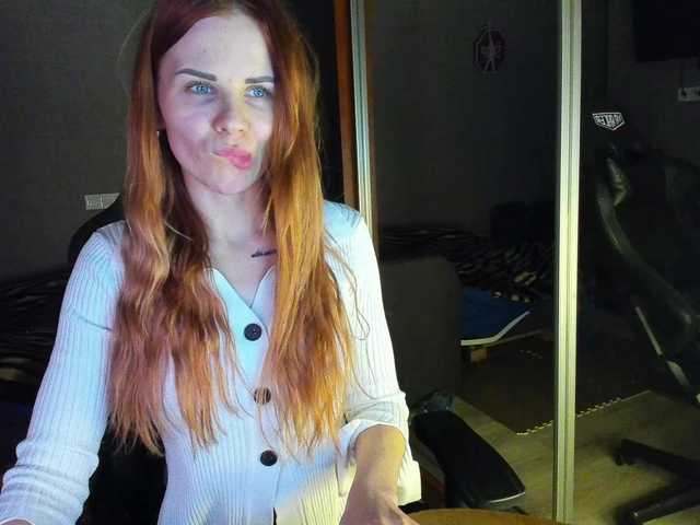 LunaLicks's BongaCams show and profile