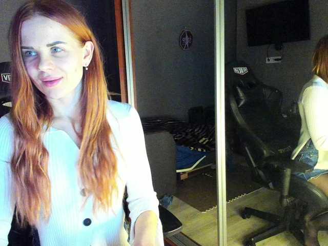 LunaLicks's BongaCams show and profile