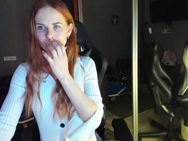 LunaLicks's BongaCams show and profile