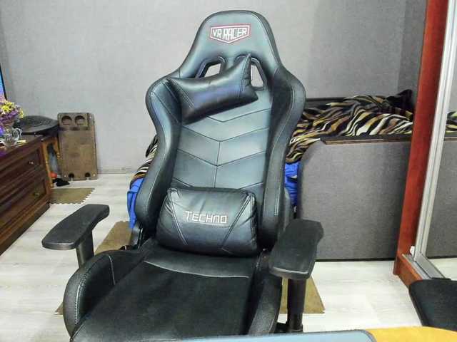 LunaLicks's BongaCams show and profile