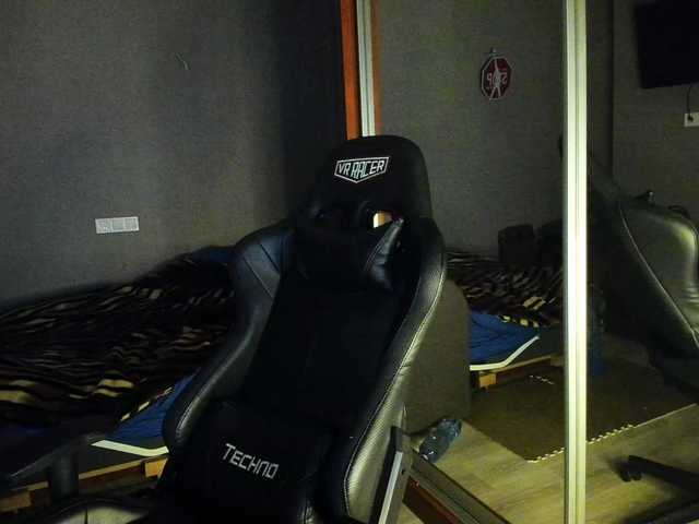 LunaLicks's BongaCams show and profile