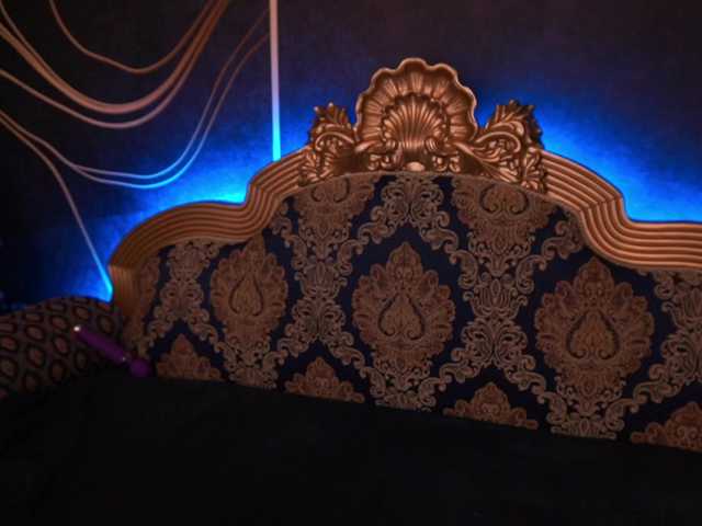 LunaLicks's BongaCams show and profile