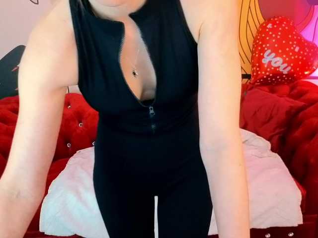 LunaLicks's BongaCams show and profile