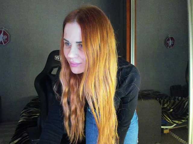 LunaLicks's BongaCams show and profile