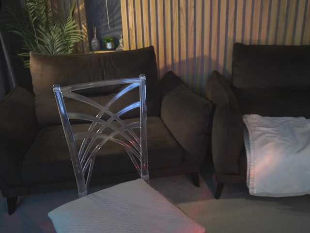 LunaLicks's BongaCams show and profile