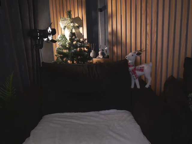 LunaLicks's BongaCams show and profile