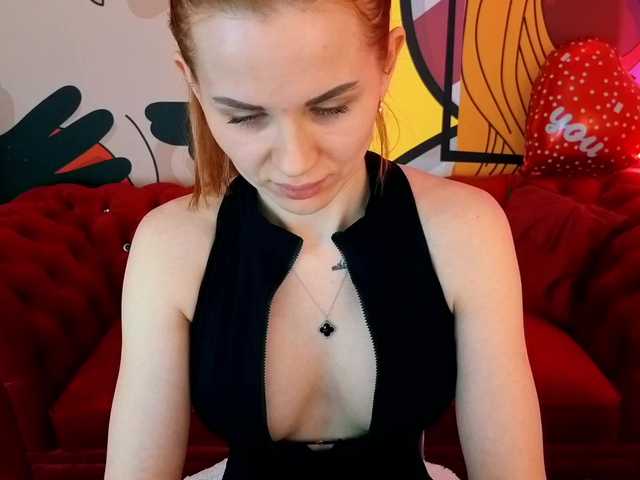 LunaLicks's BongaCams show and profile