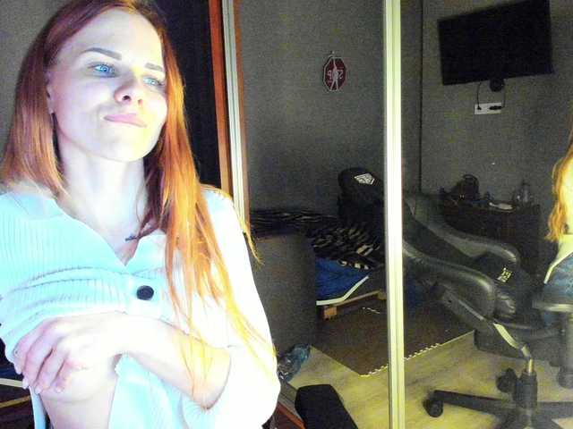 LunaLicks's BongaCams show and profile