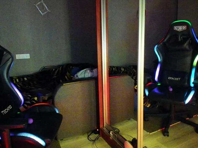 LunaLicks's BongaCams show and profile