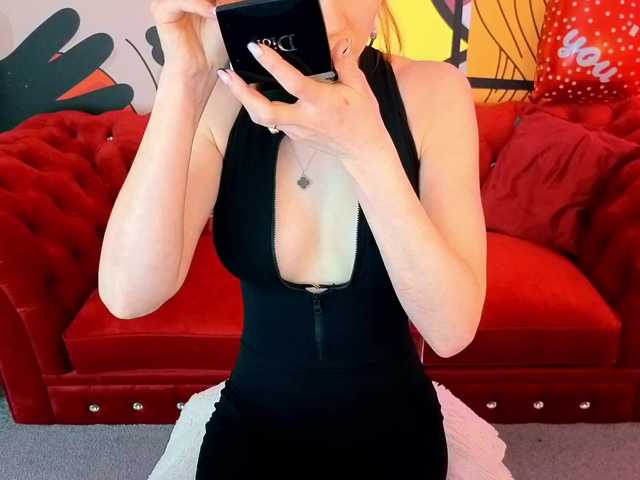 LunaLicks's BongaCams show and profile