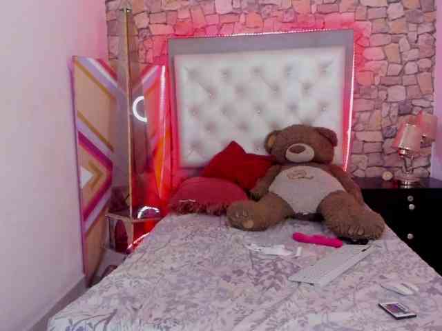 ElaForxx webcam