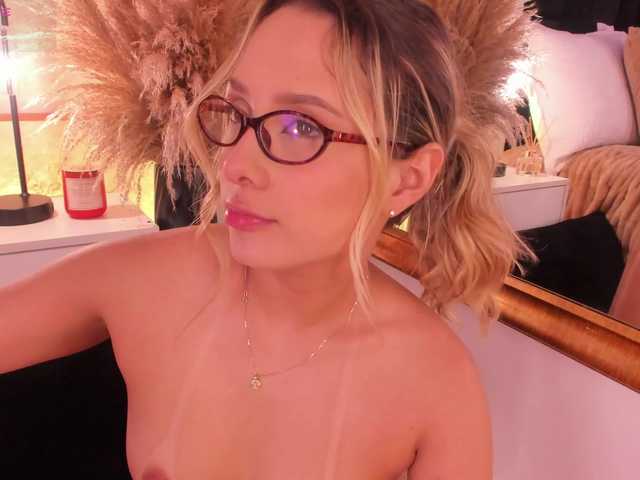 GretaVelvet's BongaCams show and profile