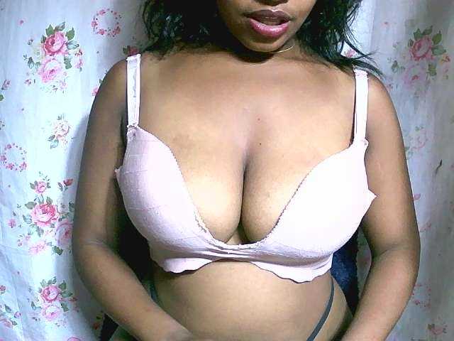 Ciara12 webcam bongacams model stream image