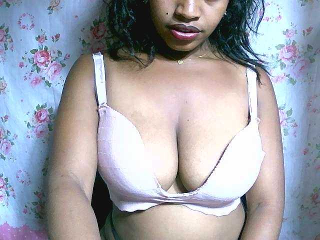 Ciara12 webcam bongacams model stream image