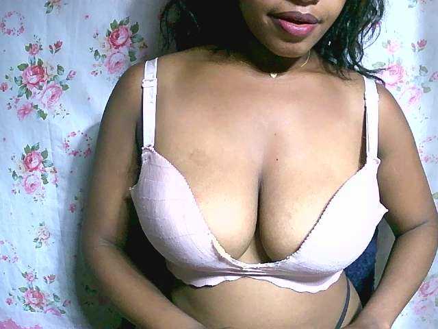 Ciara12 Live Cam on BongaCams