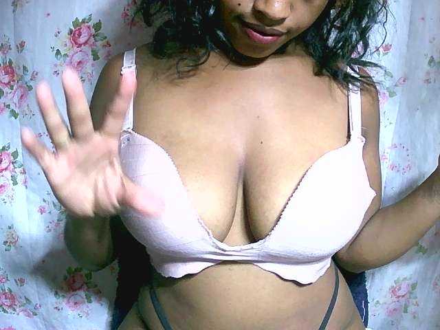 Ciara12 Live Cam on BongaCams