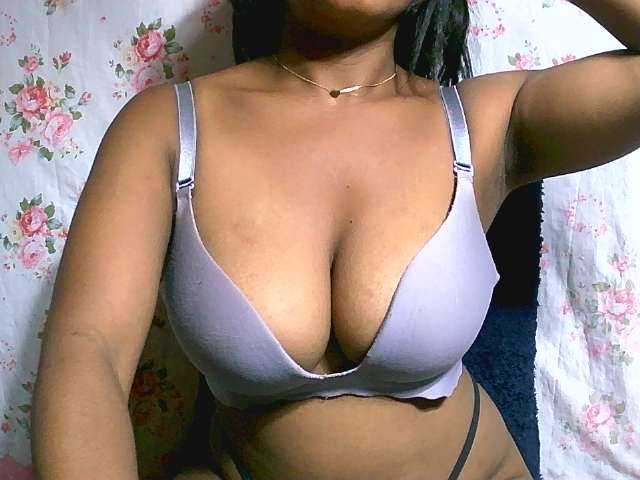 Ciara12 webcam bongacams model stream image