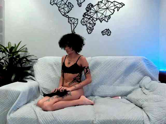 LeahLoo webcam