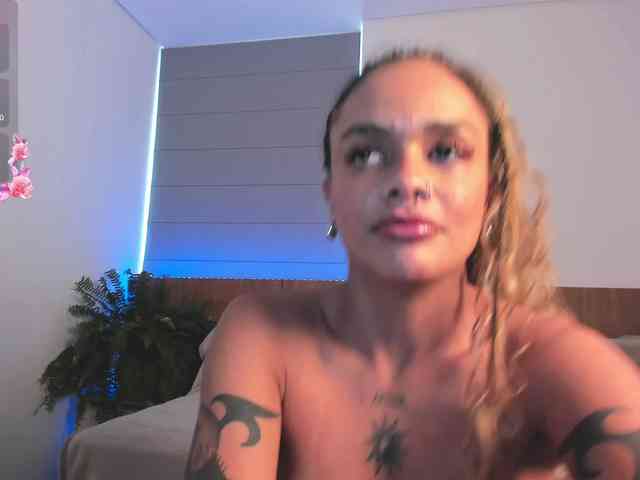 LeahLoo webcam