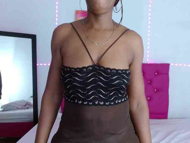 ebony-cougar webcam