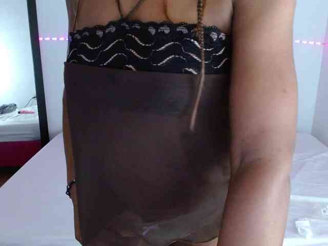 ebony-cougar webcam
