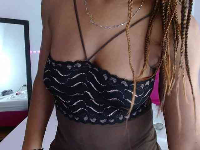 ebony-cougar webcam